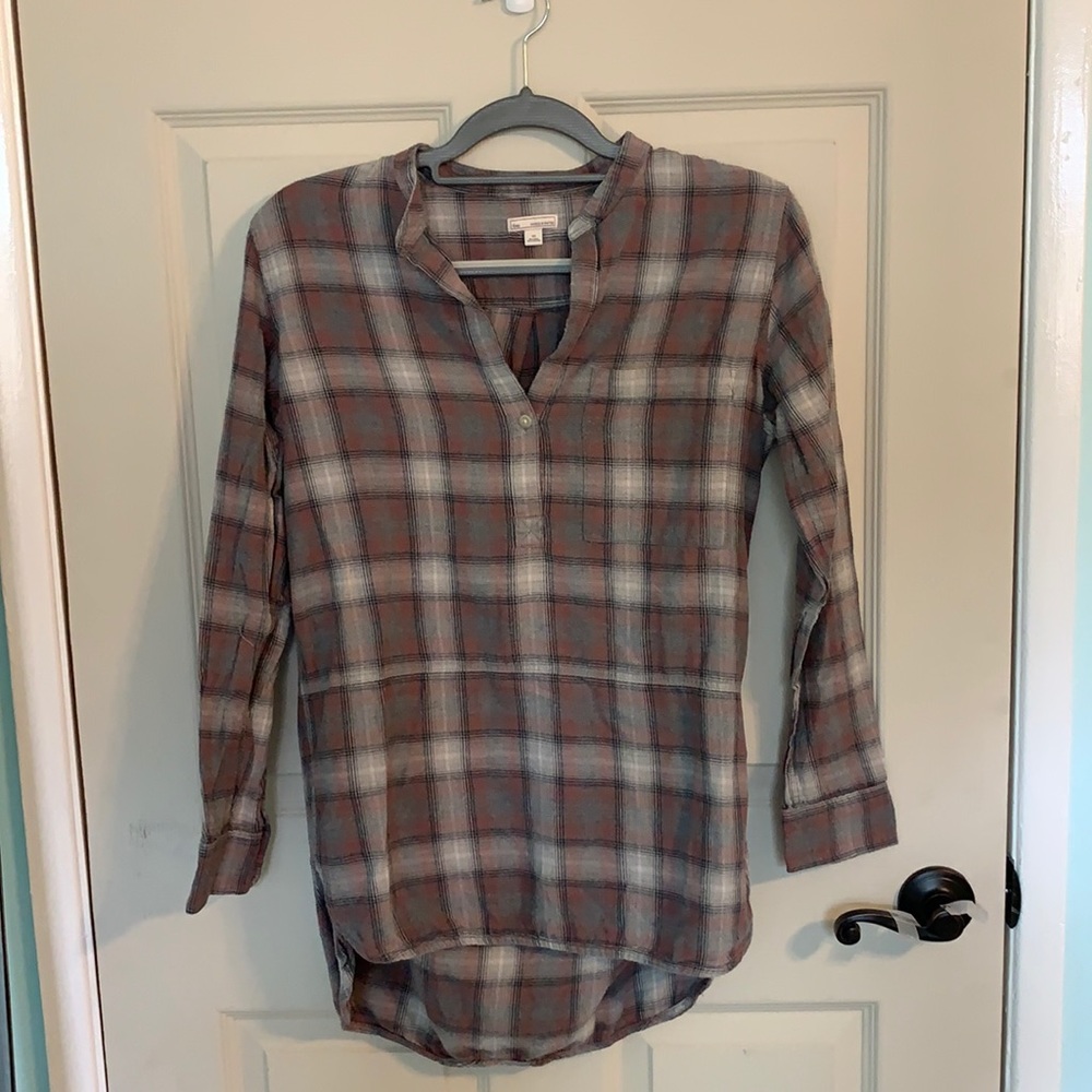 Gap XS red, gray, white plaid long sleeve shirt.